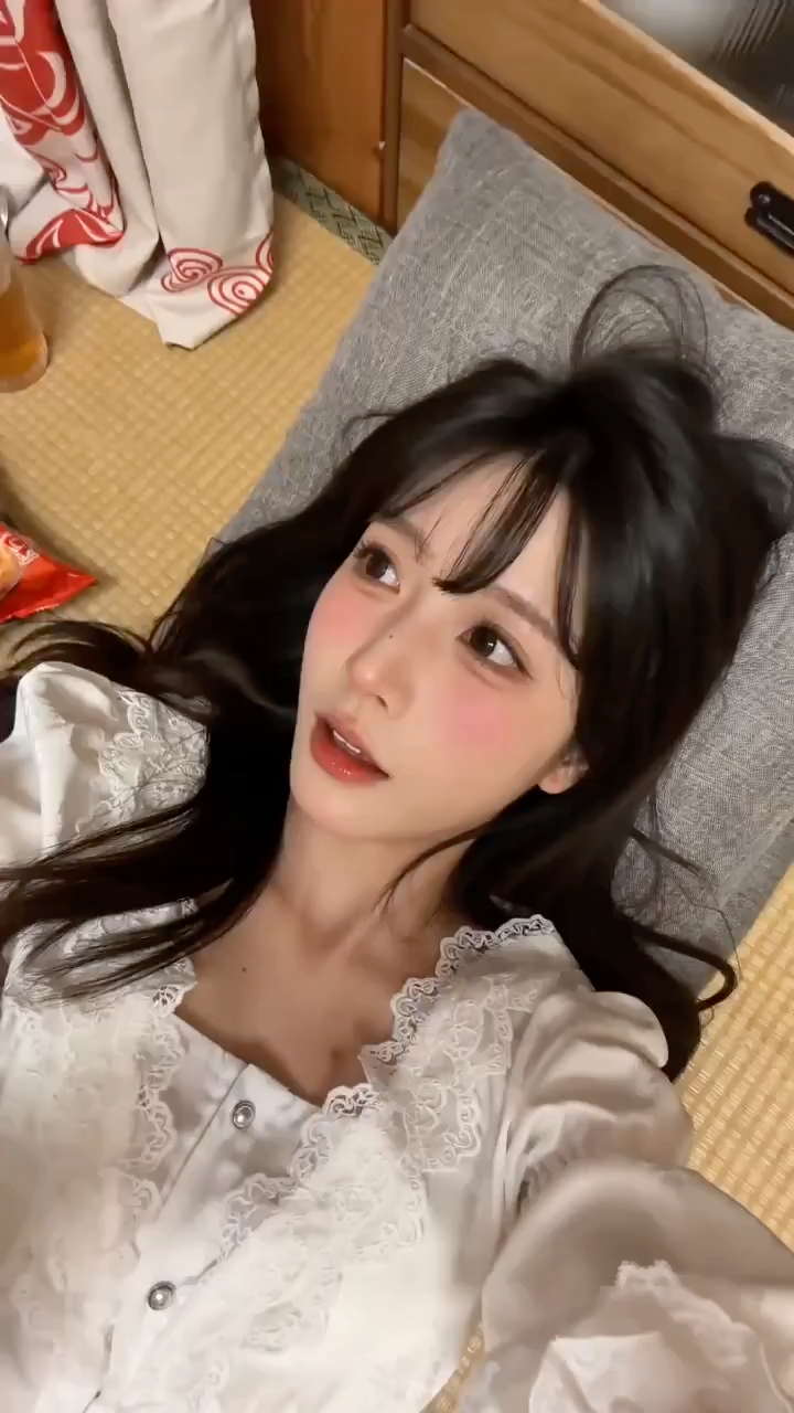 微醺Coser榻榻米上的私密自拍