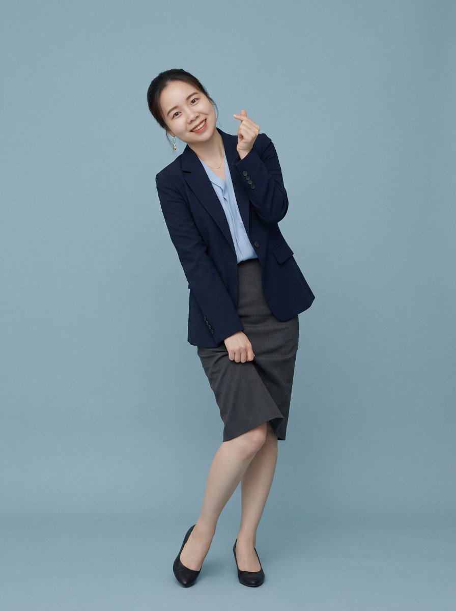 俏皮歪头比心，极致萌系少女