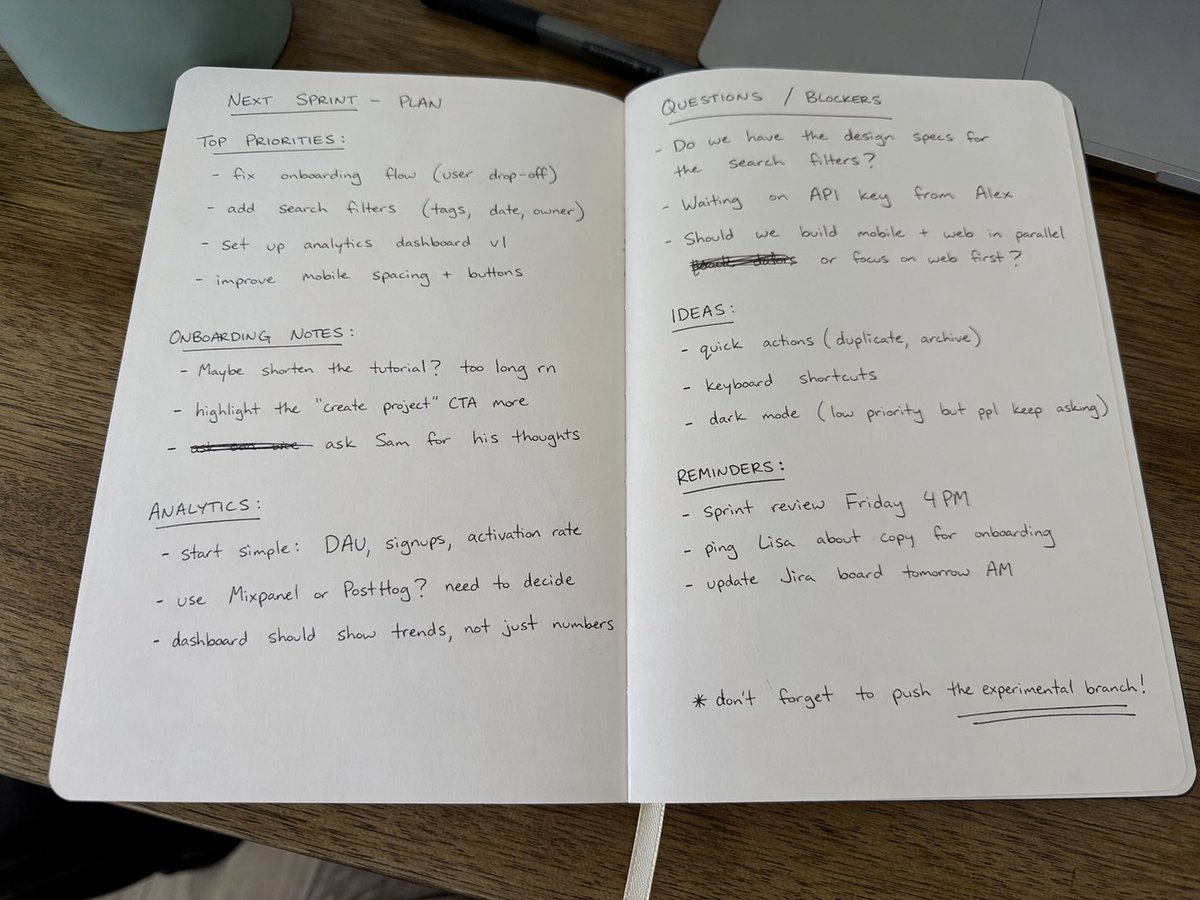 GPT Image 2 提示词 桌面上的黑色圆珠笔手写笔记