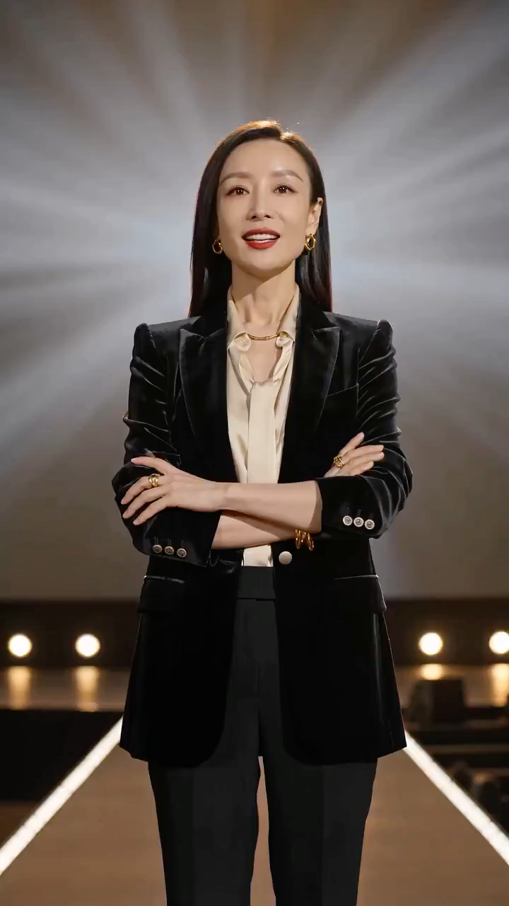 万人体育馆女企业家激情演讲