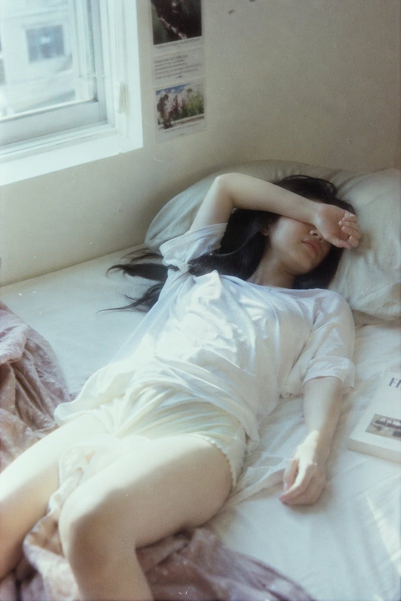 慵懒夏日里的日系胶片少女