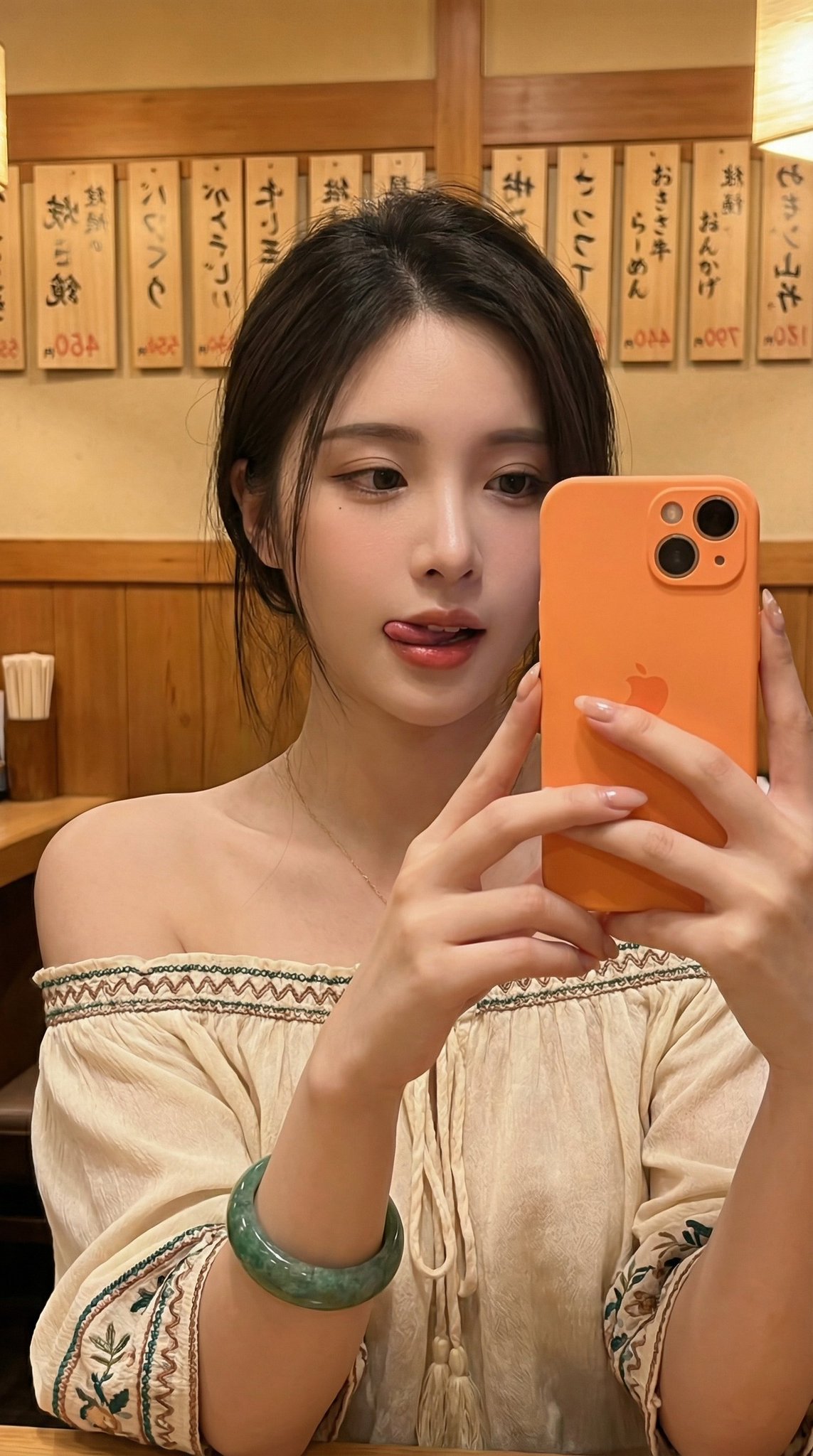 霓虹酒馆少女自拍